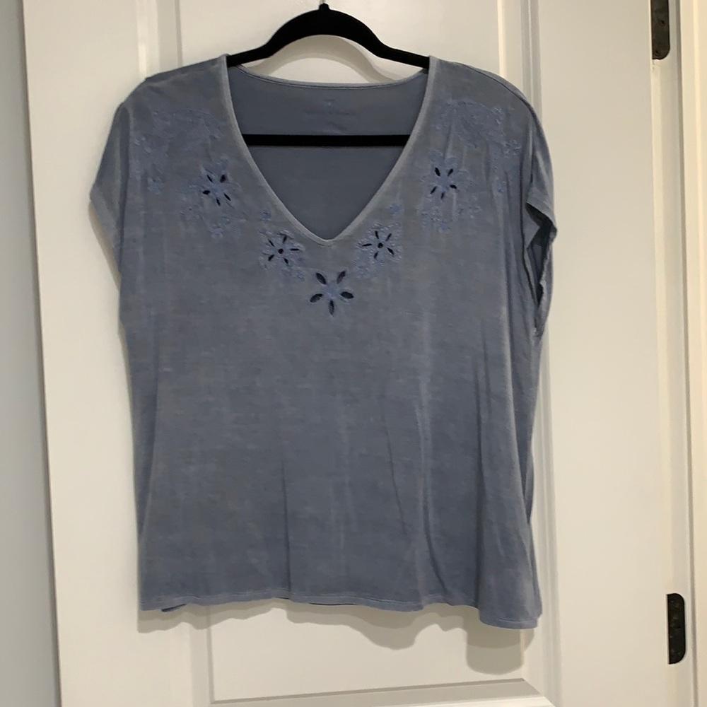 Blue floral American Eagle Shirt Women’s Medium